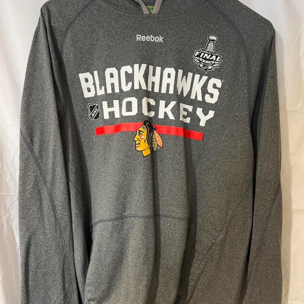 Reebok Gray Blackhawks Hockey Sweatshirt
